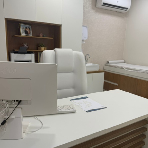 Consultório da Dra. Mariana Hassan para avaliação médica